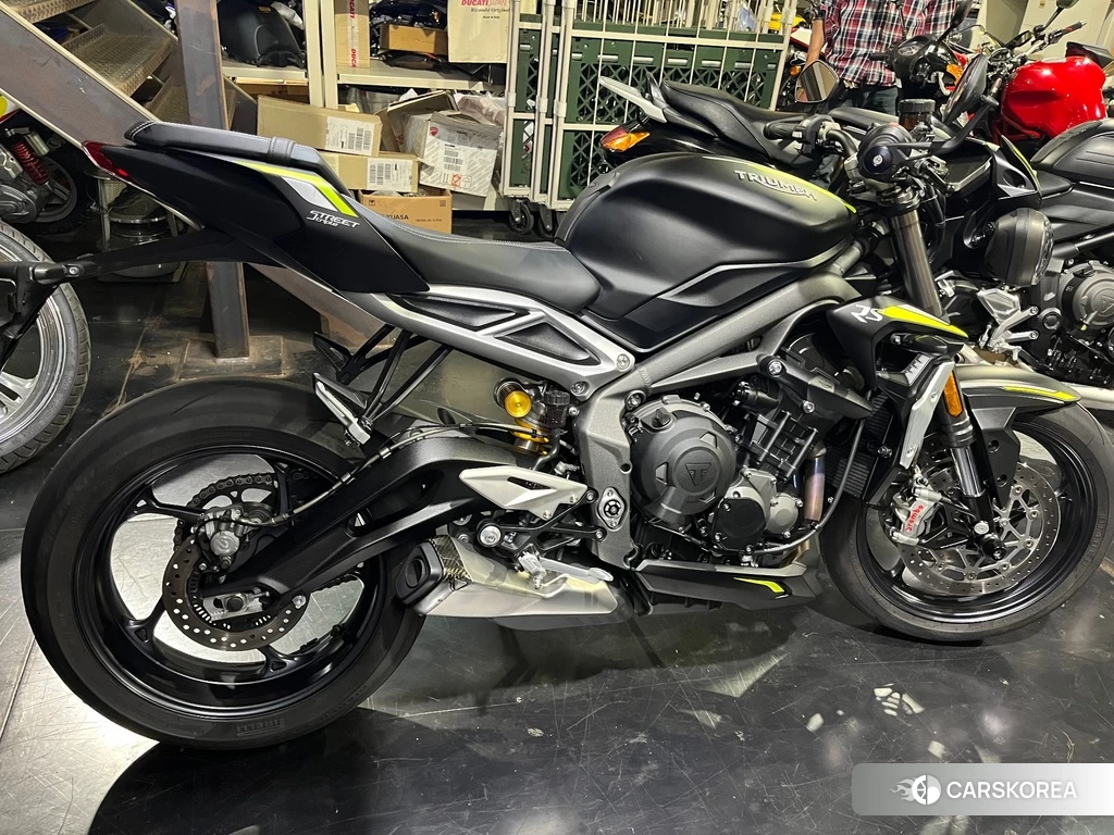 Проданный Triumph STREET TRIPLE 765 RS 2021 из Японии