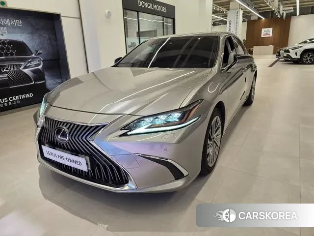 Lexus ES300h 7th generation 2021 Серебряный из Кореи