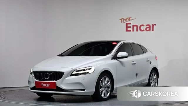 Volvo V40 2018 Белый из Кореи
