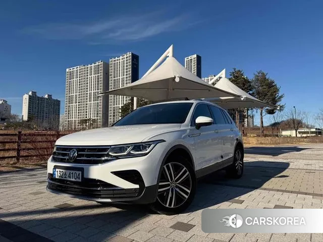 Volkswagen Tiguan second Generation 2023 Светло-серебряный цвет из Кореи