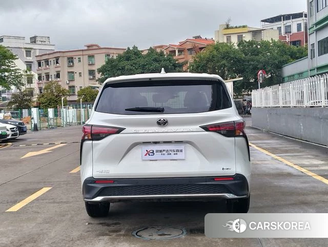 Toyota Grevia 2025 Белый из Китая