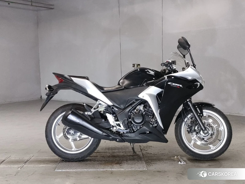 Проданный Honda CBR250R 2011 из Японии, фото 2