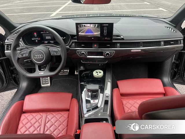 Audi S4 2023 Темно-серый из Китая