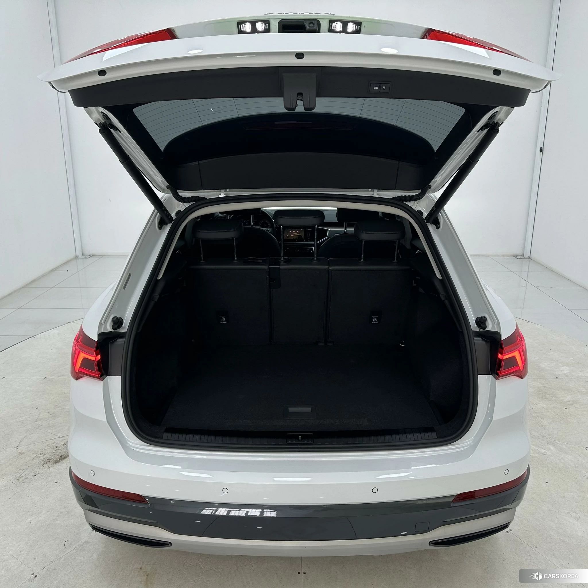 Audi Q3 2021 Белый из Китая