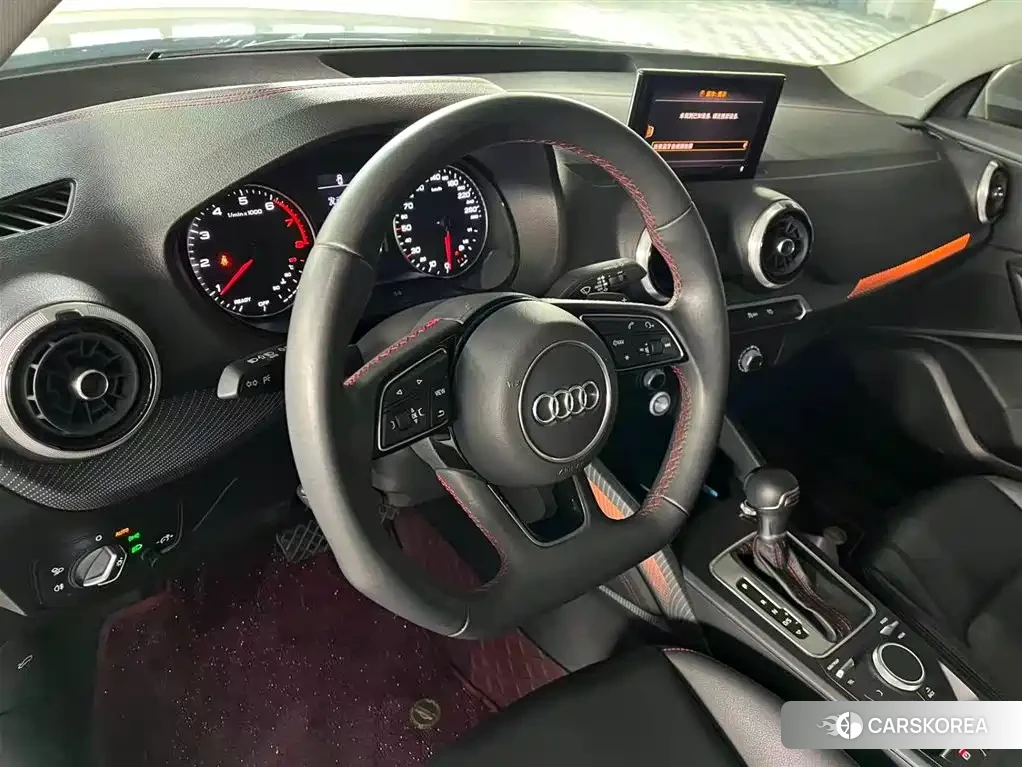 Audi Q2L 2023 Белый из Китая