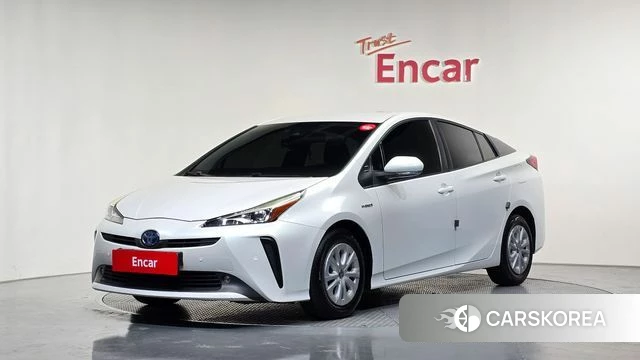 Toyota Prius 4th Generation 2021 Белый из Кореи