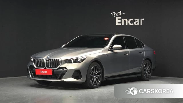 BMW 5 Series (G60) 2025 Песочный из Кореи