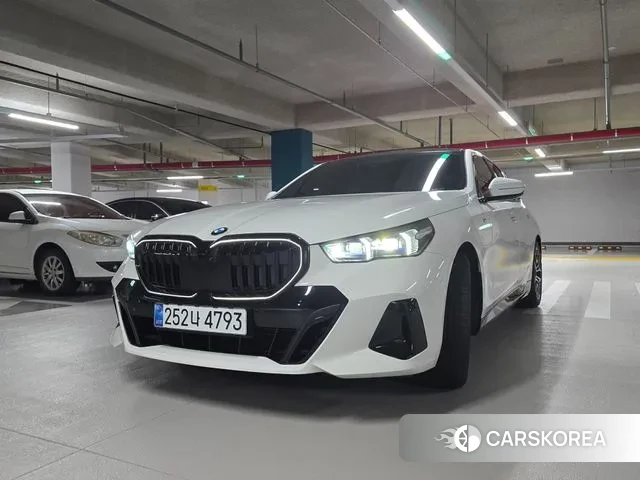 BMW 5 Series (G60) 2025 Белый из Кореи