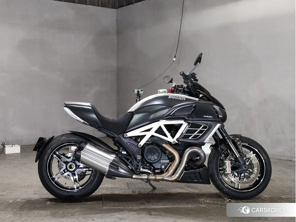 Проданный Ducati DIAVEL AMG 2012 из Японии