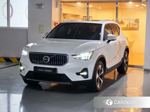 Volvo XC40 2025 Белый из Кореи