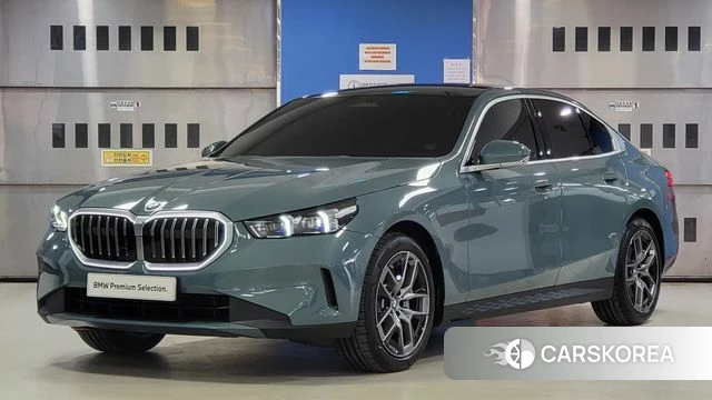 BMW 5 Series (G60) 2025 Синий нефрит из Кореи