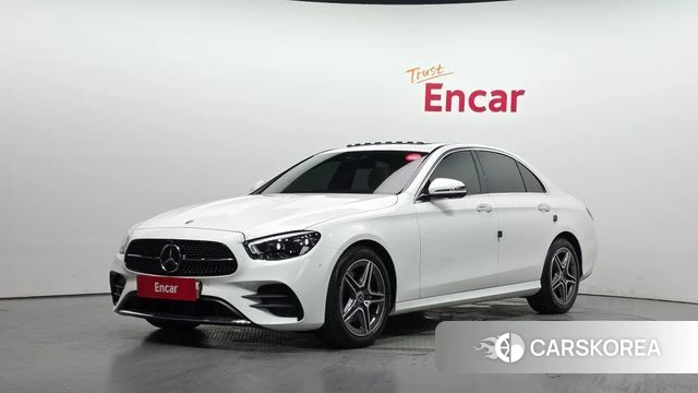 Mercedes-Benz E-Class W213 2023 Белый из Кореи