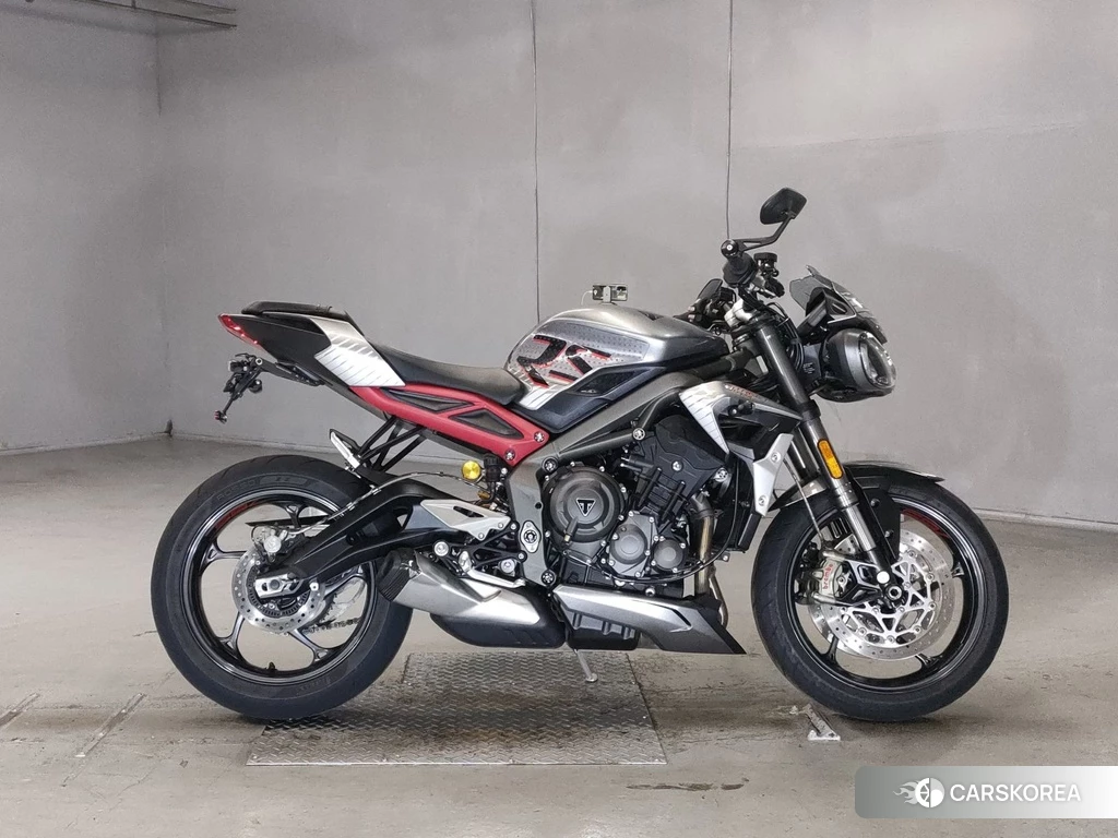 Проданный Triumph STREET TRIPLE 765 RS 2022 из Японии