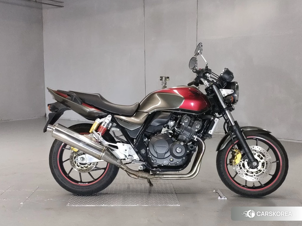 Проданный Honda CB400SF 2016 из Японии