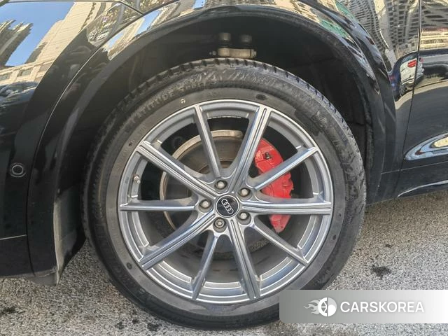 Audi Q5L 2022 Черный из Китая