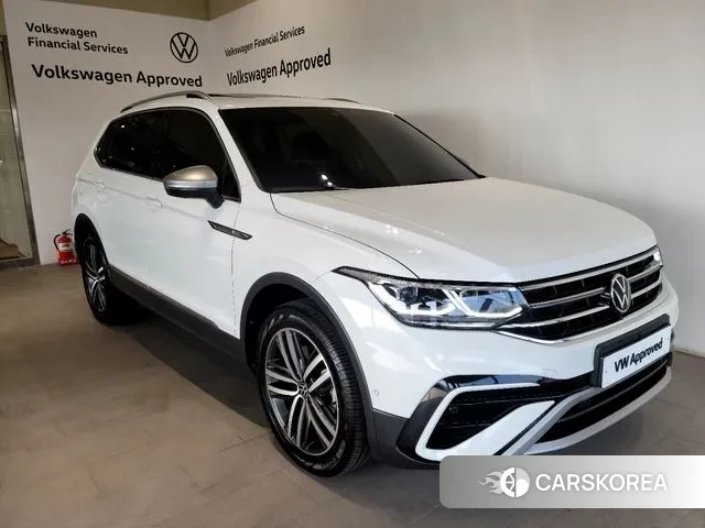 Volkswagen Tiguan Allspace 2023 Белый из Кореи