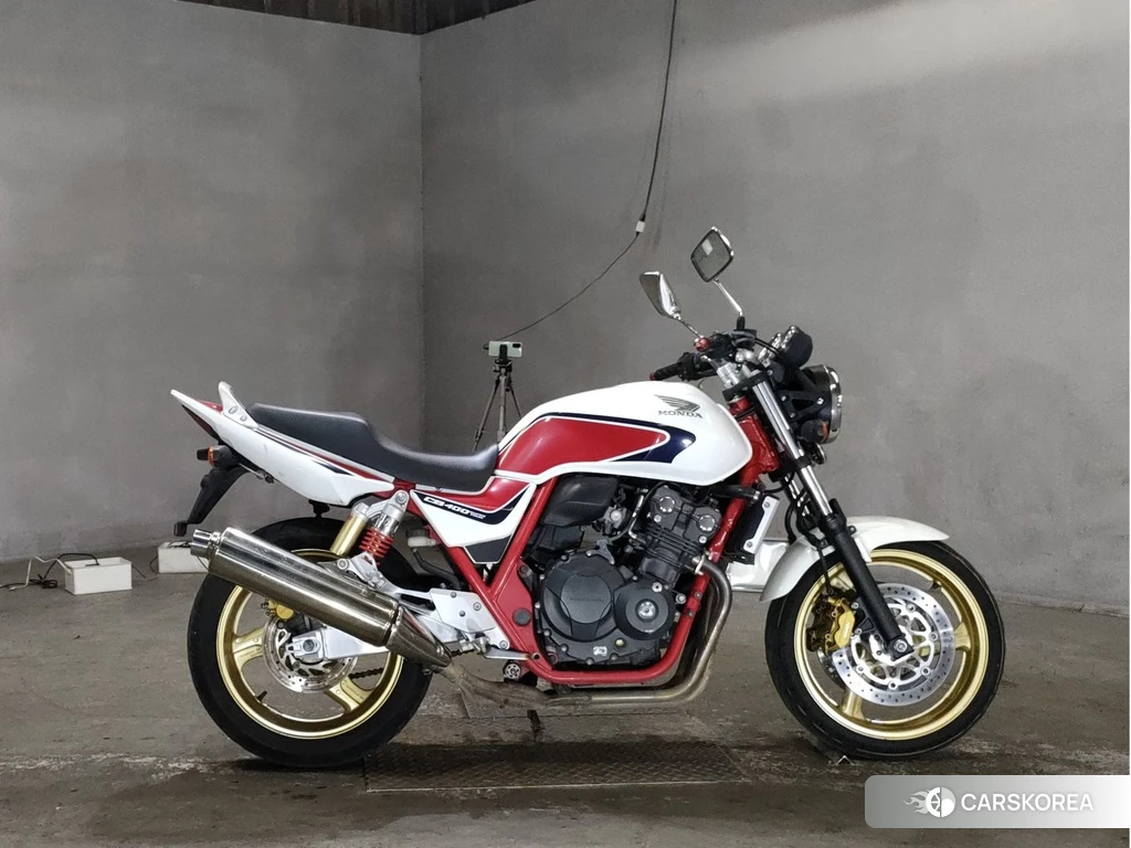 Проданный Honda CB400SF 2011 из Японии