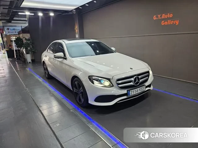 Mercedes-Benz E-Class W213 2018 Белый из Кореи