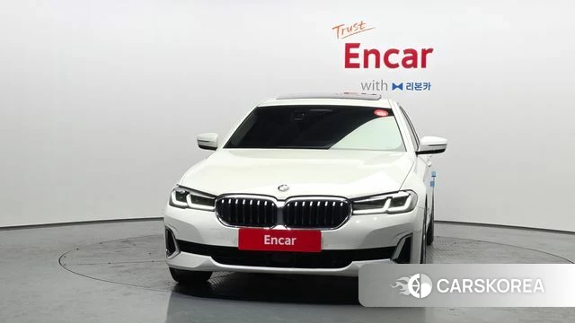 BMW 5 Series (G30) 2022 Белый из Кореи