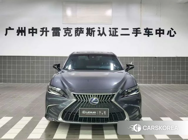 Lexus ES 2021 Темно-серый из Китая