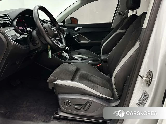 Audi Q3 2021 Белый из Китая