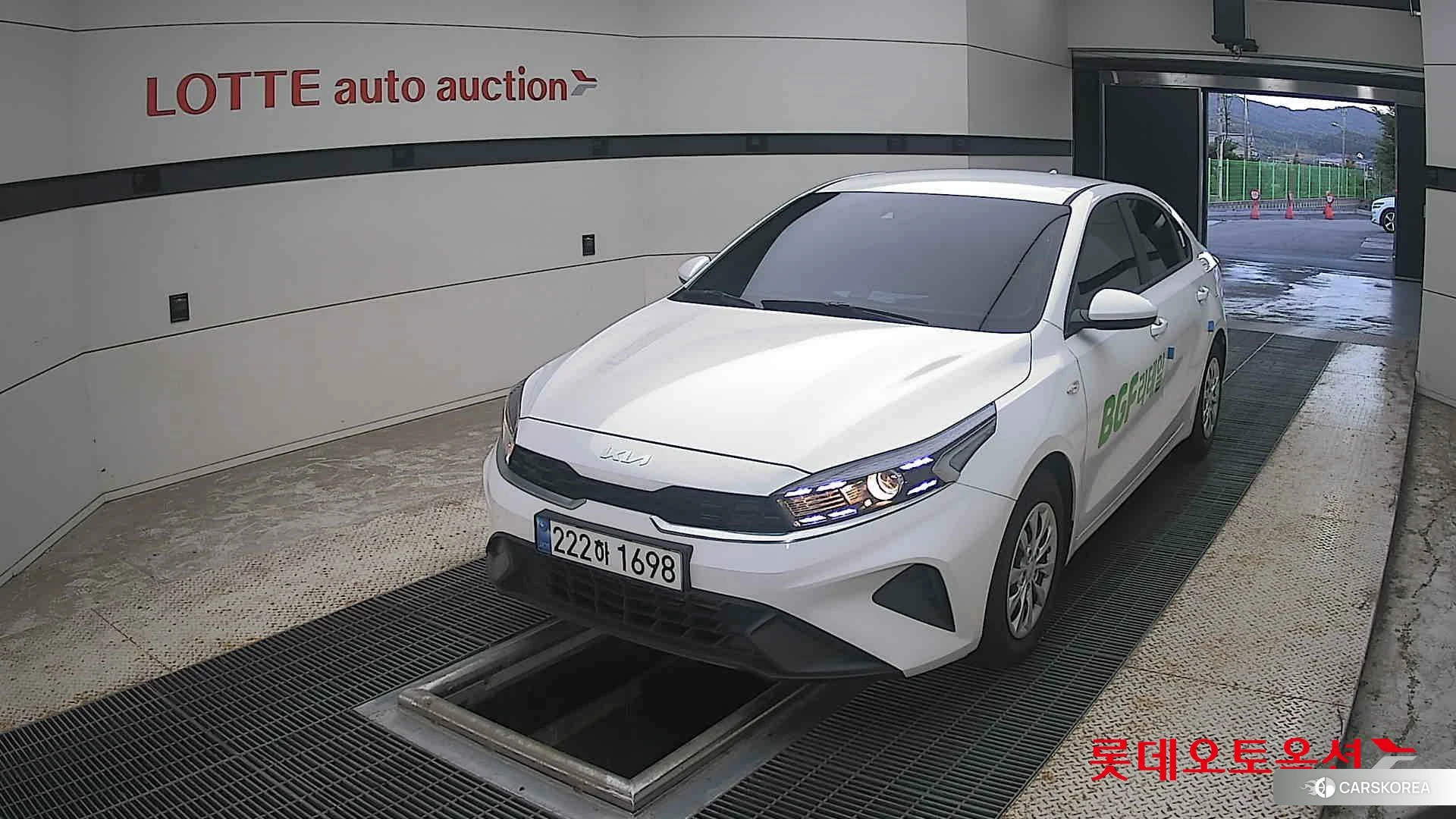Kia K3 2023 Snow White Pearl из Кореи
