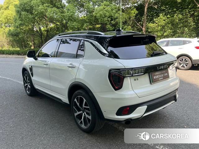 Lynk 01 EM-P 2020 Белый из Китая