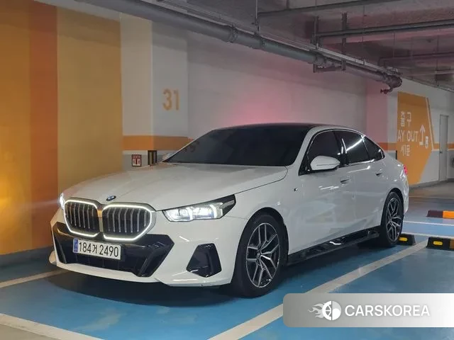 BMW 5 Series (G60) 2023 Белый из Кореи