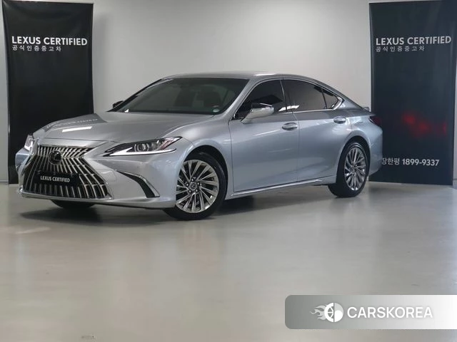 Lexus ES300h 7th generation 2025 Серебряный из Кореи