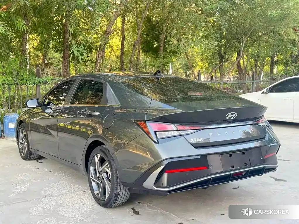 Hyundai Elantra 2023 Silver/gray из Китая