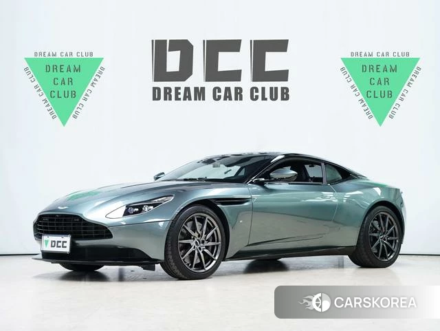 Aston Martin DB11 2018 Зеленый из Китая