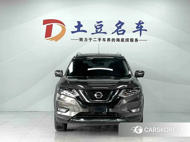 Nissan Qijun 2023 Шампань из Китая
