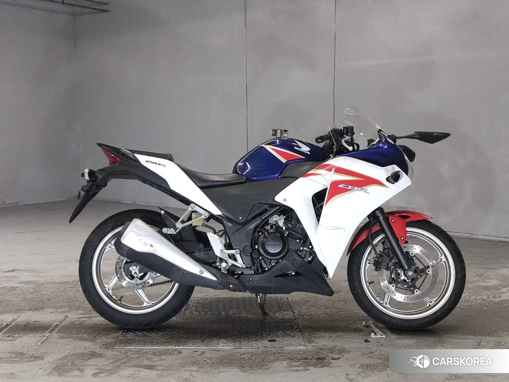 Проданный Honda CBR250R 2011 из Японии
