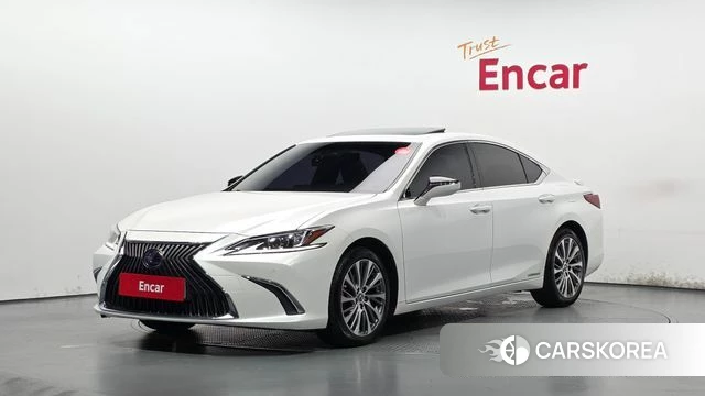 Lexus ES300h 7th generation 2019 Белый из Кореи