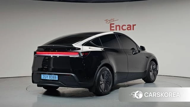 Tesla Model Y 2025 Черный из Кореи