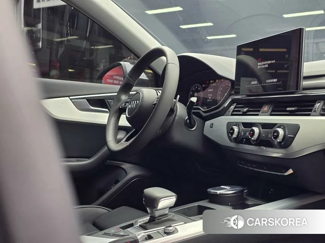 Audi A4L 2021 Темно-серый из Китая
