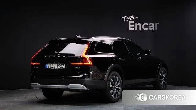 Volvo V90 Cross-Country 2024 Черный из Кореи
