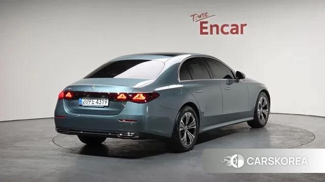 Mercedes-Benz E-Class W214 2025 Небесно-голубой из Кореи
