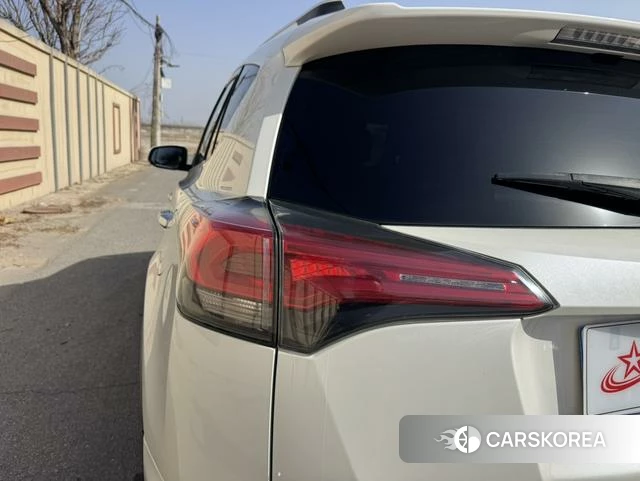 Toyota RAV4 Rongfang 2018 Белый из Китая