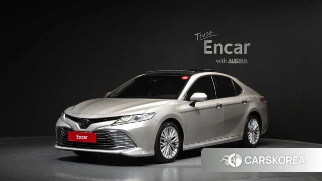 Toyota Camry (XV70) 2019 Песочный из Кореи