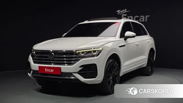 Volkswagen Touareg 3rd generation 2020 Белый из Кореи