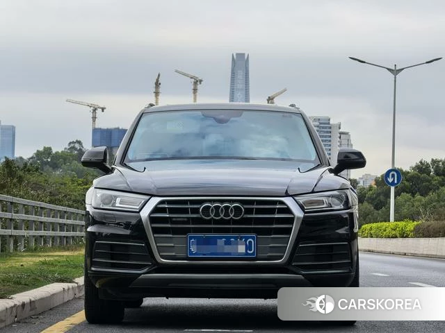 Audi Q5L 2021 Черный из Китая