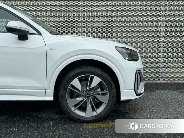 Audi Q2L 2025 Белый из Китая