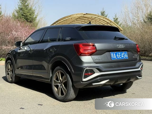 Audi Q2L 2022 Темно-серый из Китая