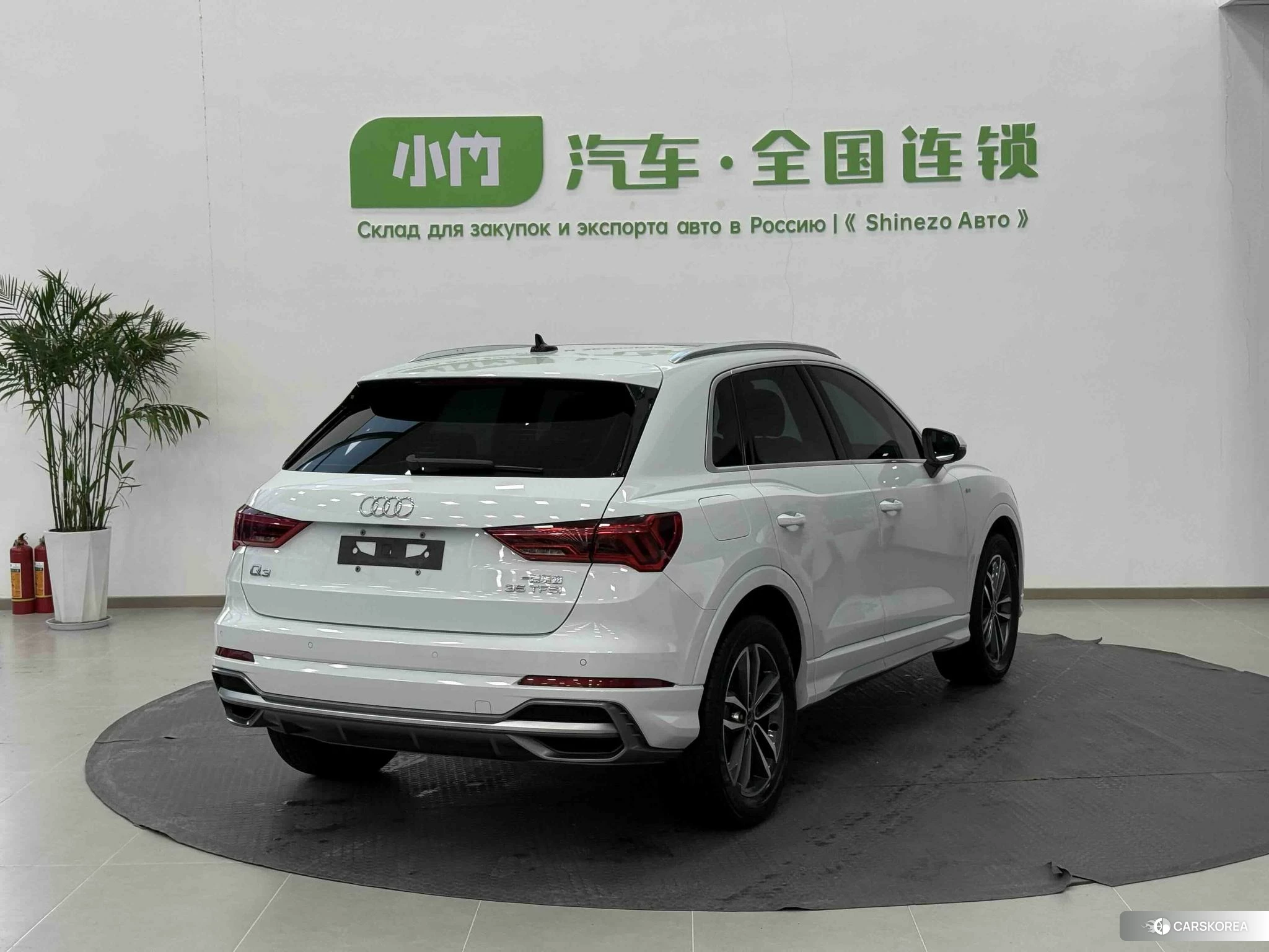 Audi Q3 2021 Белый из Китая