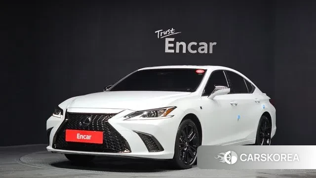 Lexus ES300h 7th generation 2024 Белый из Кореи