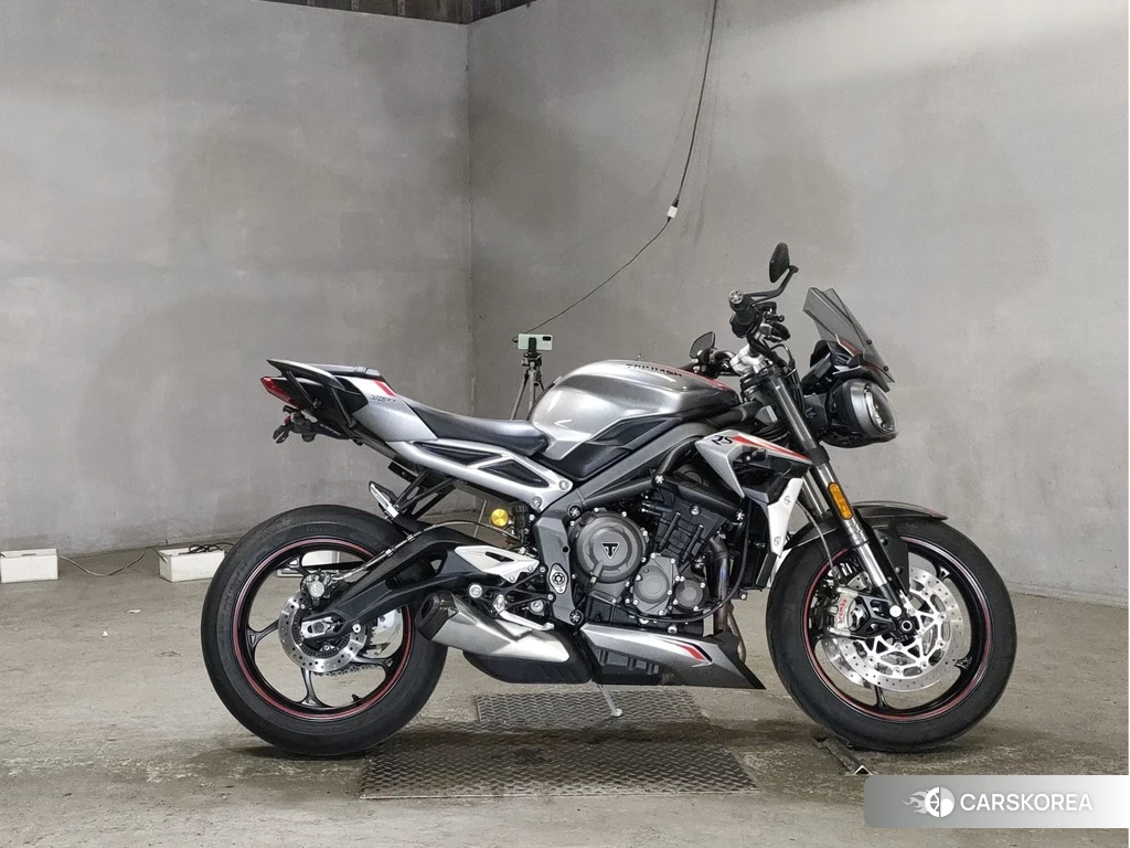 Проданный Triumph STREET TRIPLE 765 RS 2021 из Японии