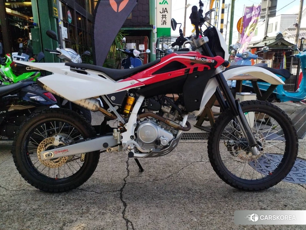 Проданный Husqvarna TE125 2011 из Японии