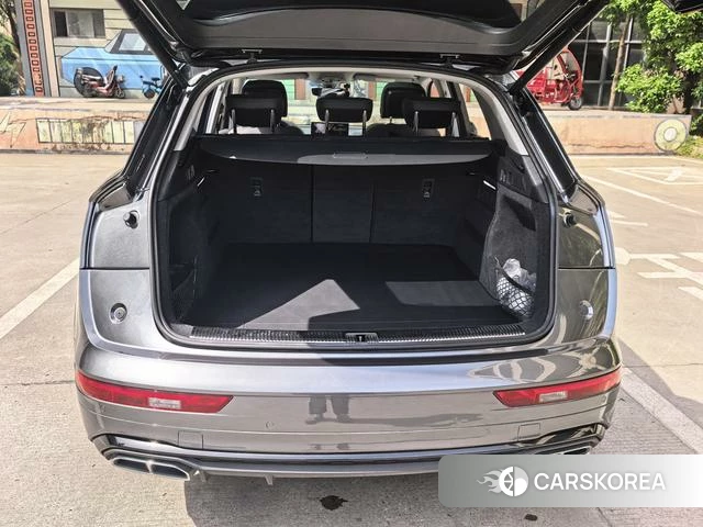 Audi Q5L 2023 Темно-серый из Китая