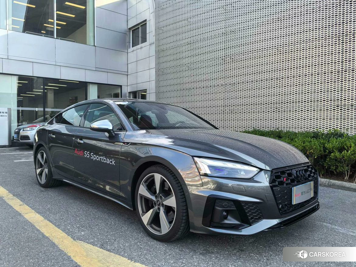 Audi S5 2023 Темно-серый из Китая